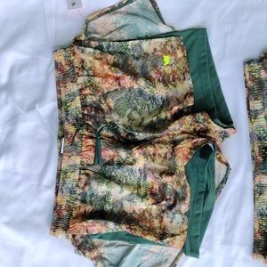 Shefit green snake skin pattern size large workout fitness shorts 2 in 1